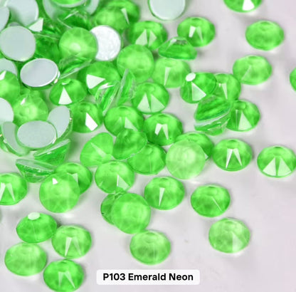 Emerald Neon Glass Flatback Round Rhinestone 16 Cut Facet